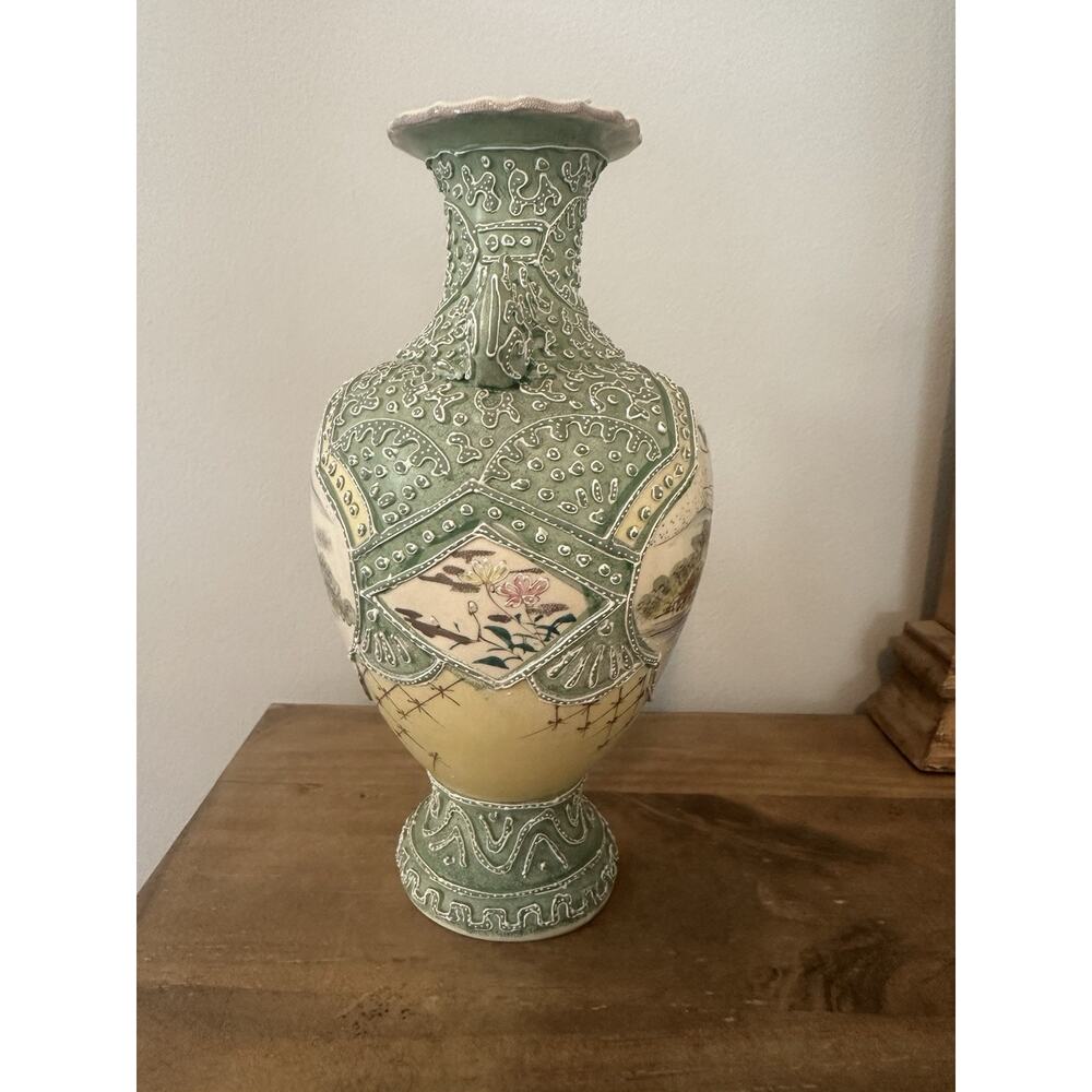 Antique Japanese Heavy Moriage Vase With Hand Painted Crane. 10”T - Picture 2 of 9